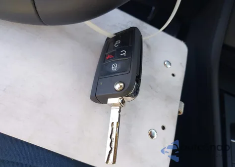 2024 Volkswagen Jetta 1.5T Sport z USA, uszkodzony, nr VIN 3VWBM7BU7RM033476